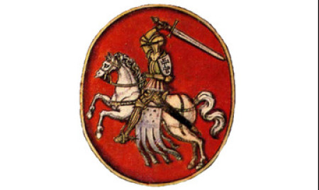 Kodėl Vyčio atvaizdas lietuviškuose suvenyruose skiriasi?